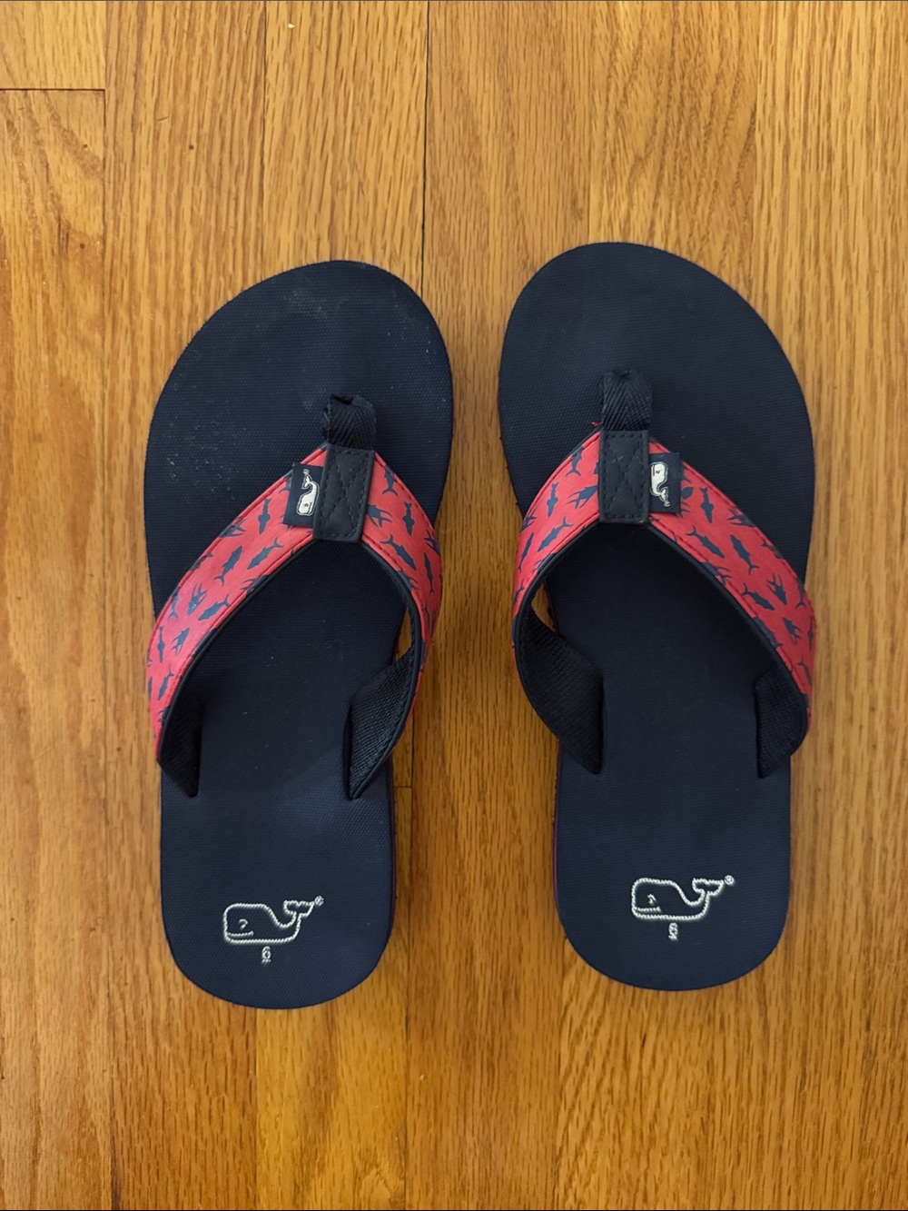 Vineyard Vines Kids Navy & Red Whale-Print Flip Flops